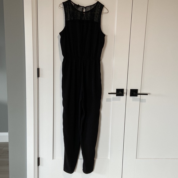 Forever 21 Women’s Black Jumpsuit Pantsuit Size Large Pockets Lace Shoulders - Picture 7 of 9